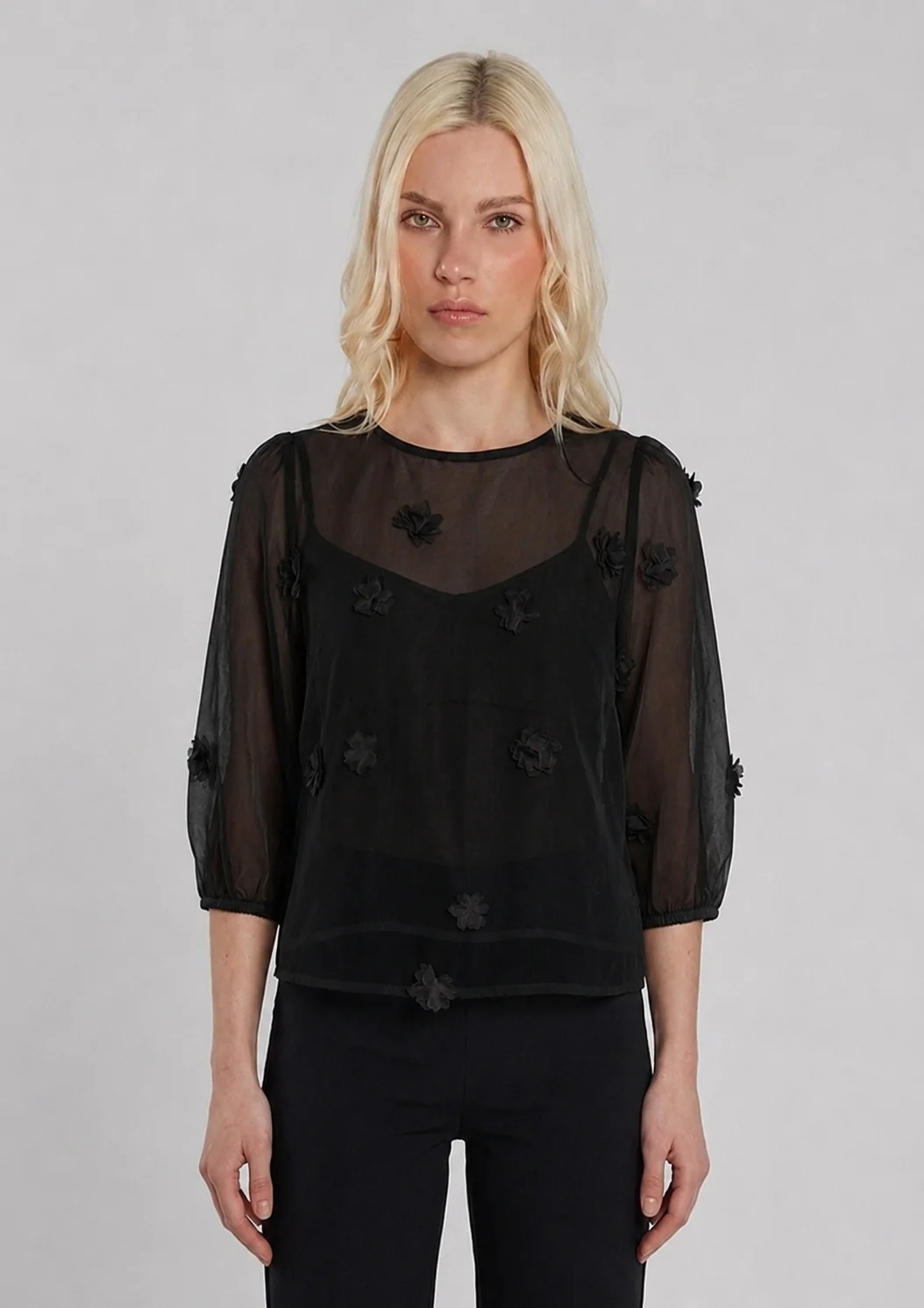 Blusa FLOWE man.3/4 applicazioni fiori - Image 3