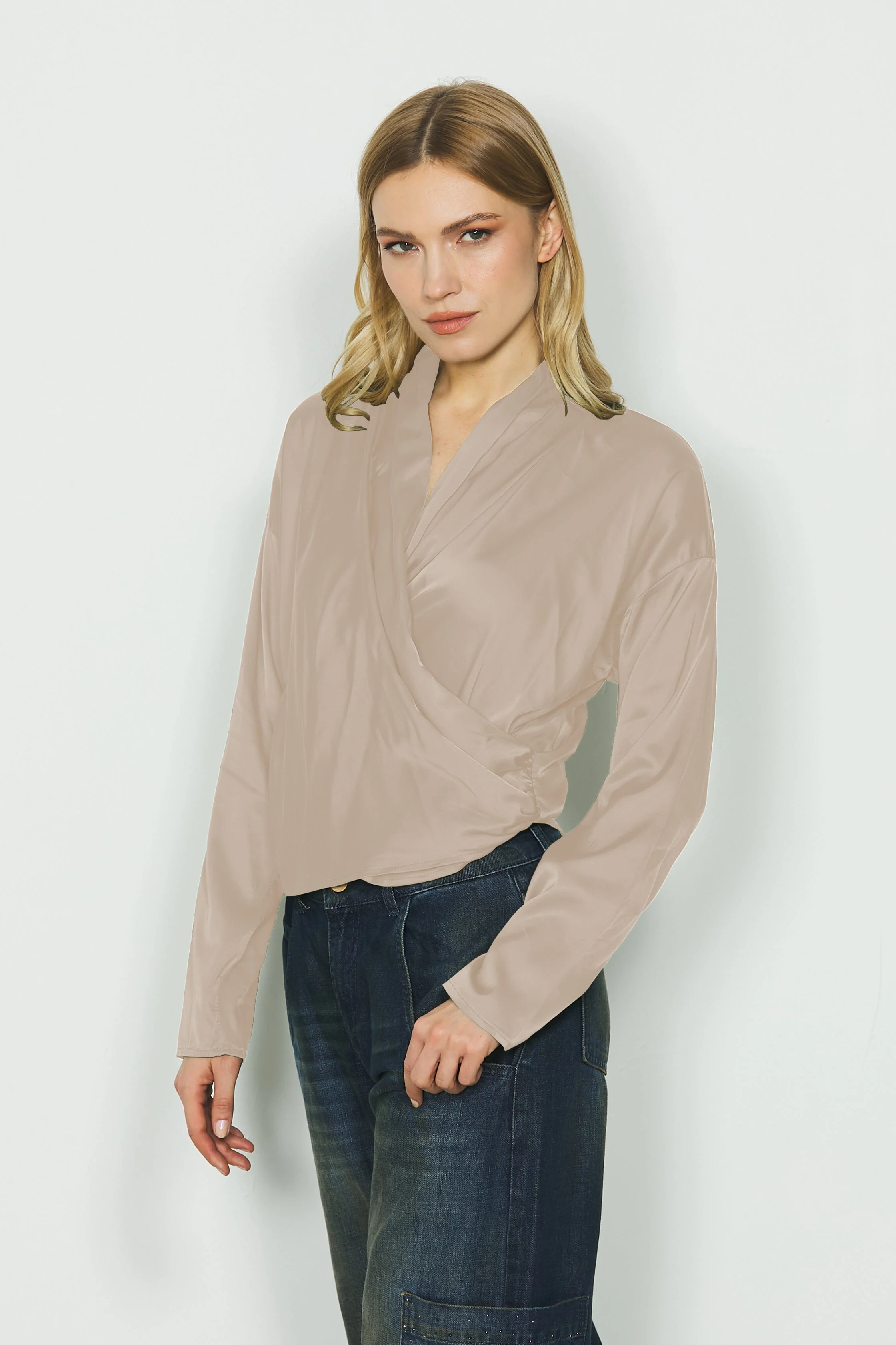 Blusa GRETAS manica lunga spalla scesa scollo incrocio in raso - Image 6