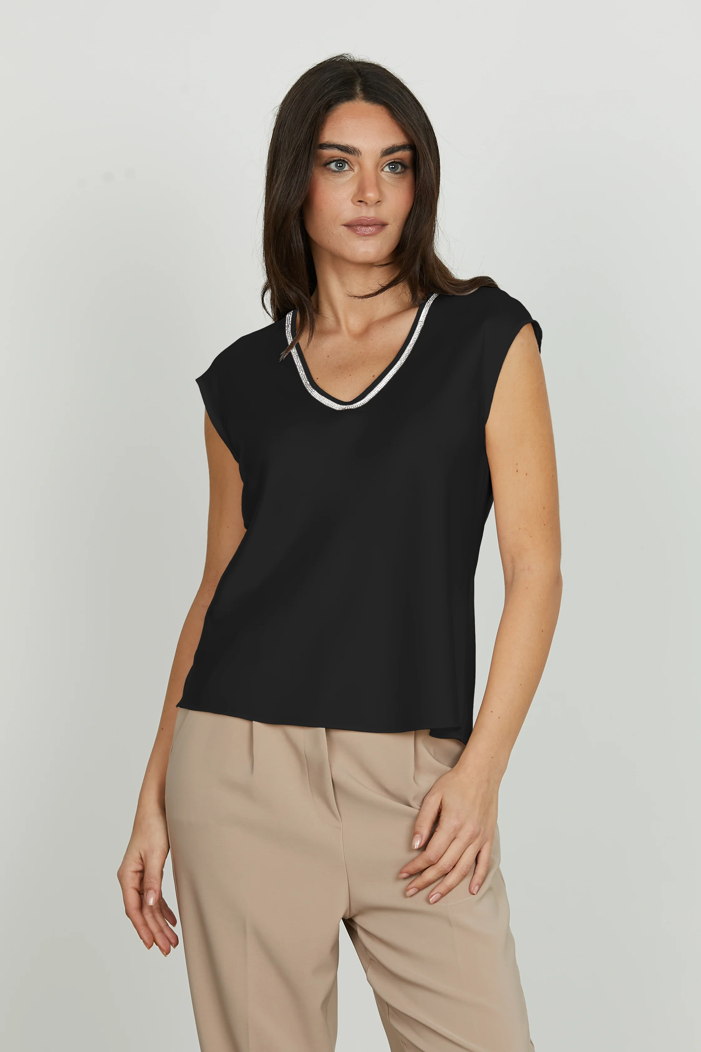 Blusa INQUAM mezza manica aletta scollo v con applicazione strass - Image 5