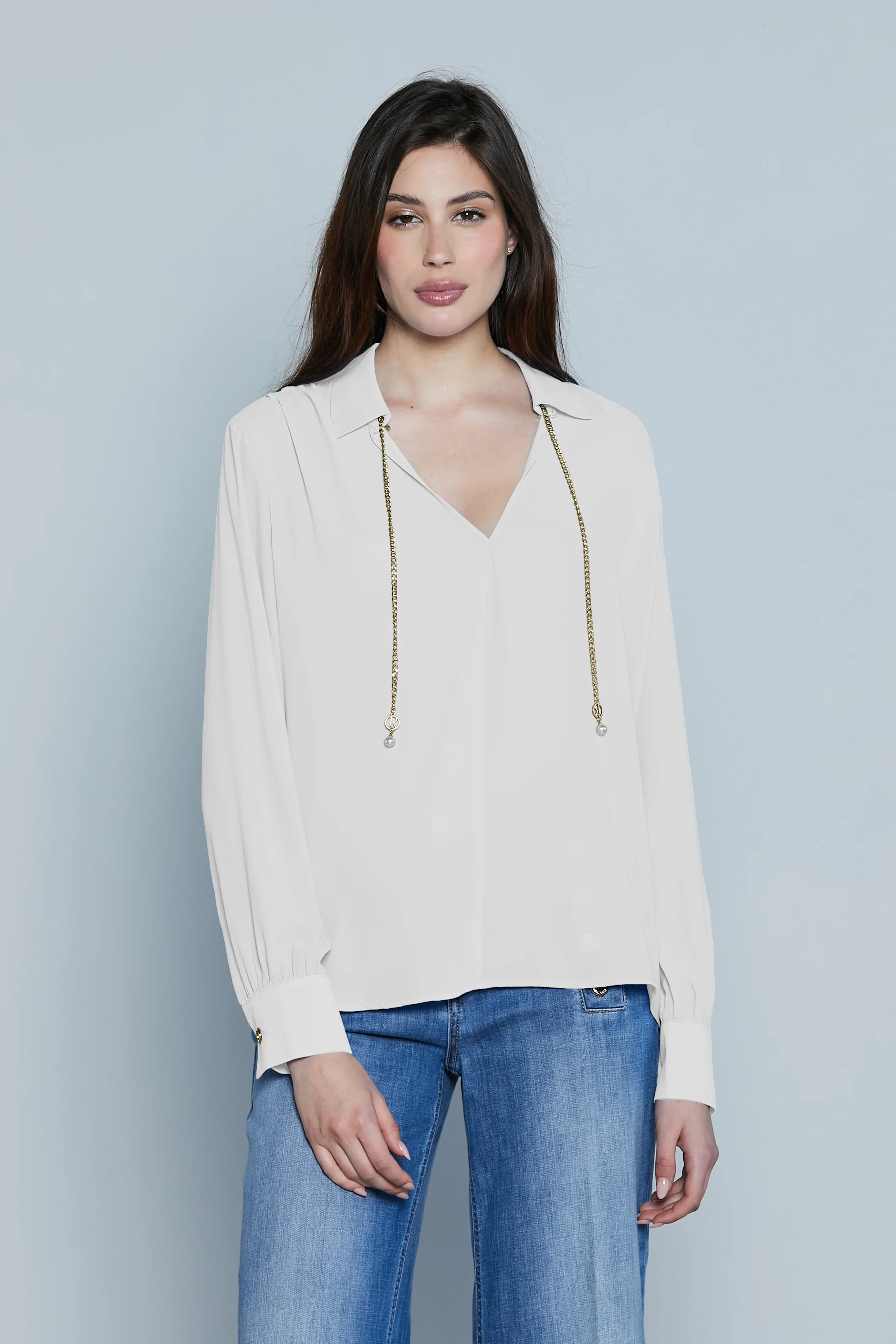 Blusa MARBELLA M/L Scollo V con Catena Logo - Image 6