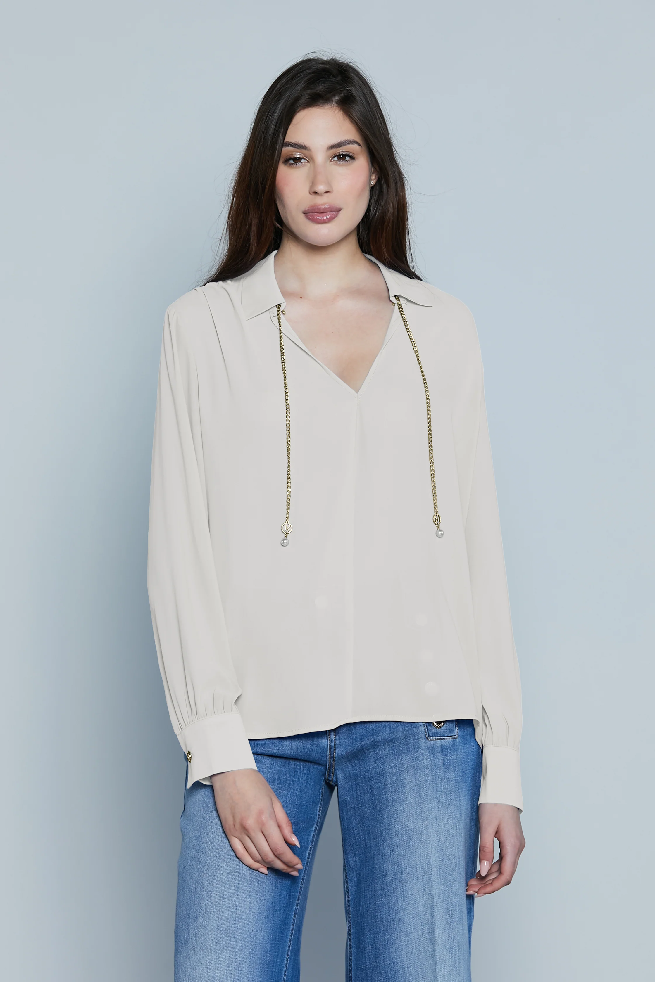 Blusa MARBELLA M/L Scollo V con Catena Logo - Image 7