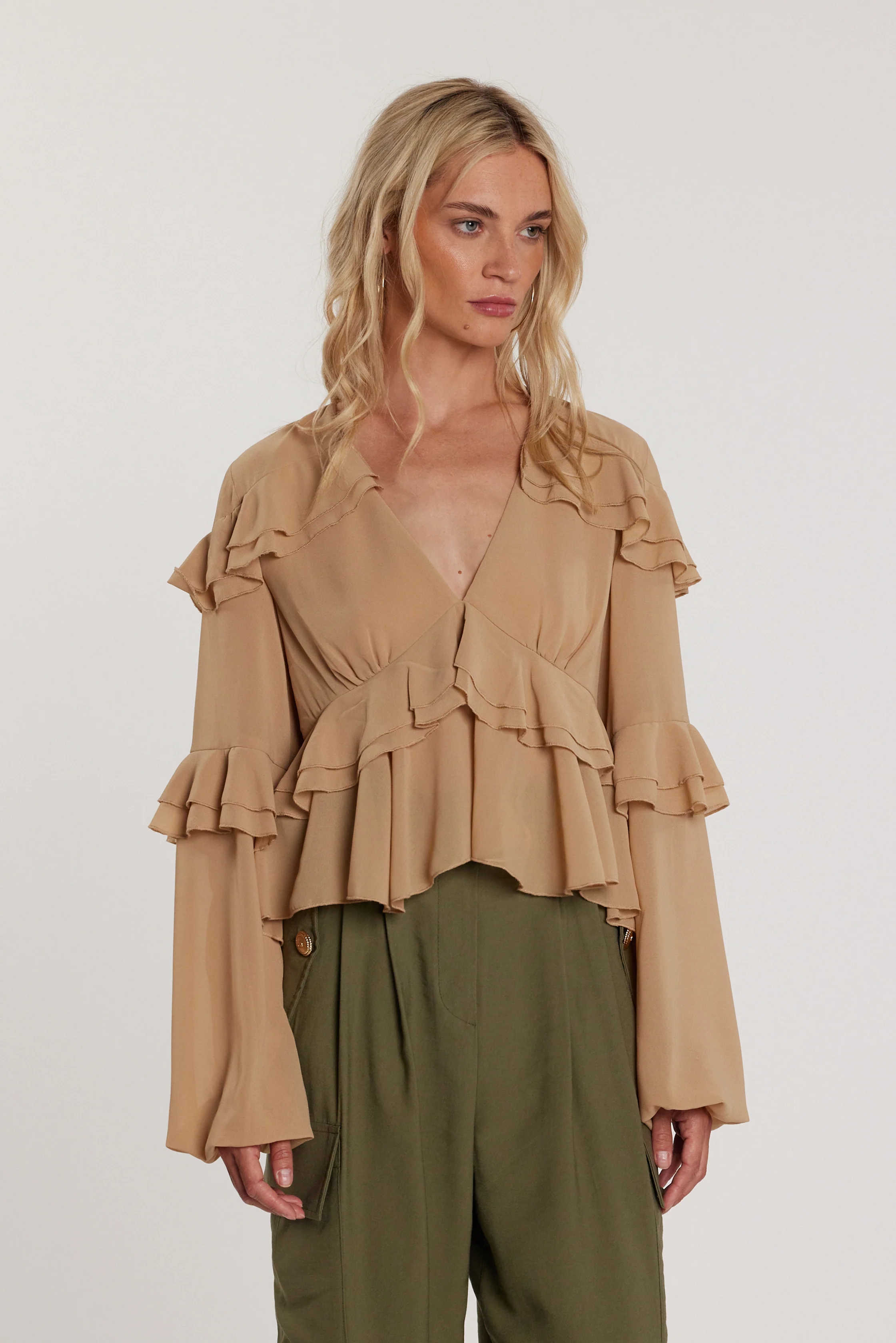 Blusa URSULAS maniche lunghe palloncino con rouches scollo a V con balze