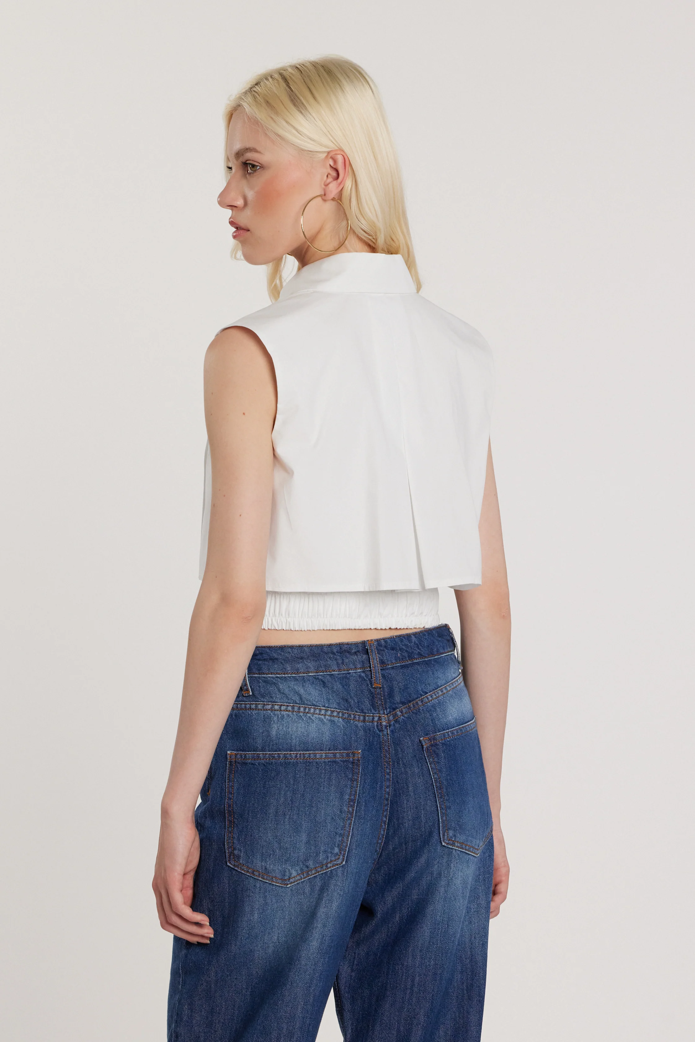 Camicia ALEXANDRA corta smanicata con pannello plissé più elastico sul fondo - Image 3