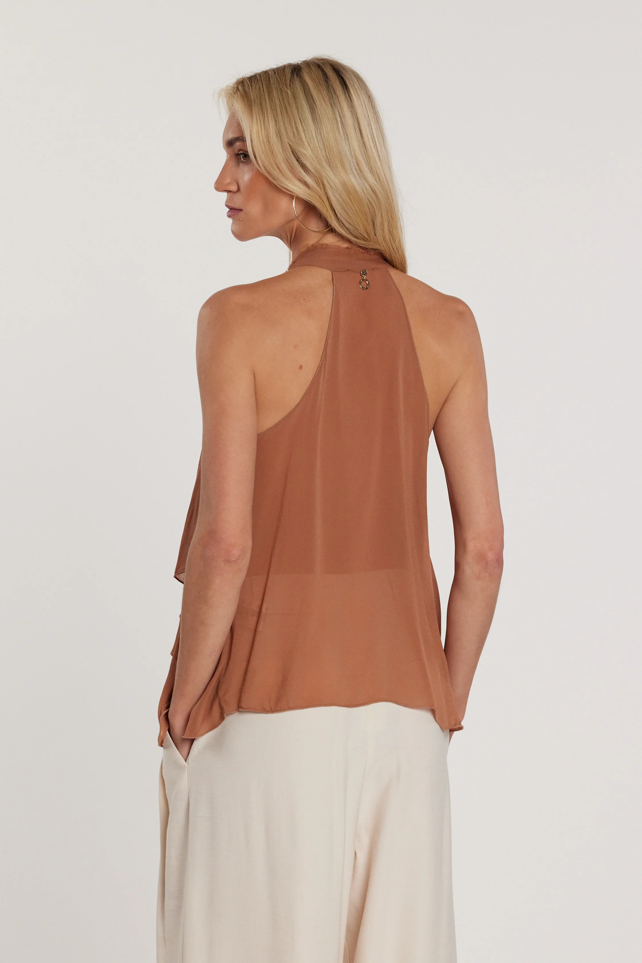 Camicia MARYONN smanicata collo coreano con gale più bordi sfrangiati - Image 3