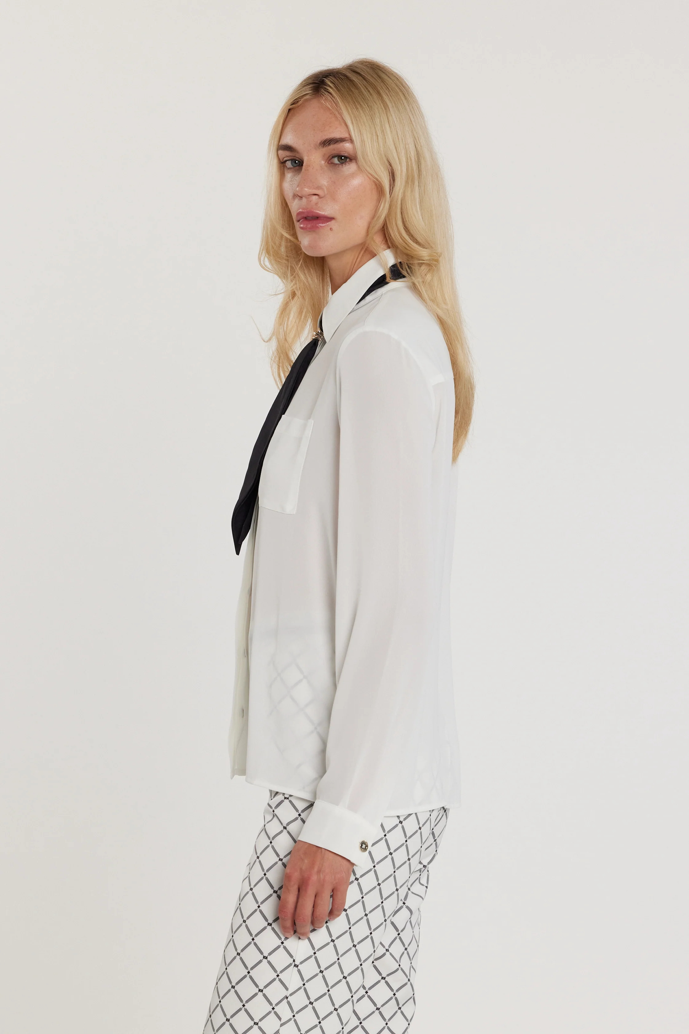Camicia ROMY maniche lunghe con tasca più cravatta con anello logo - Image 2