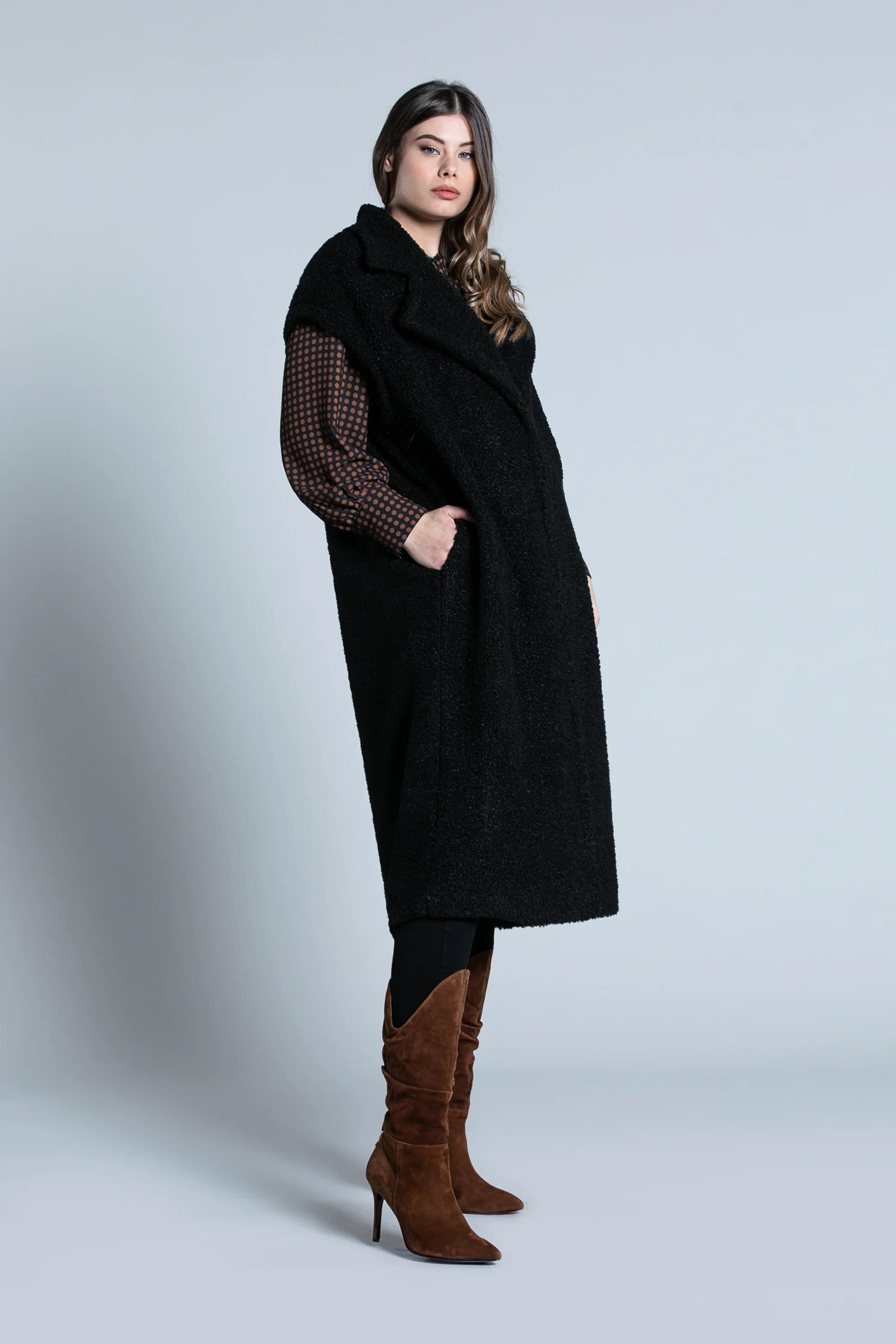 Cappotto NEZU lungo smanicato con tasche orsetto - Image 4
