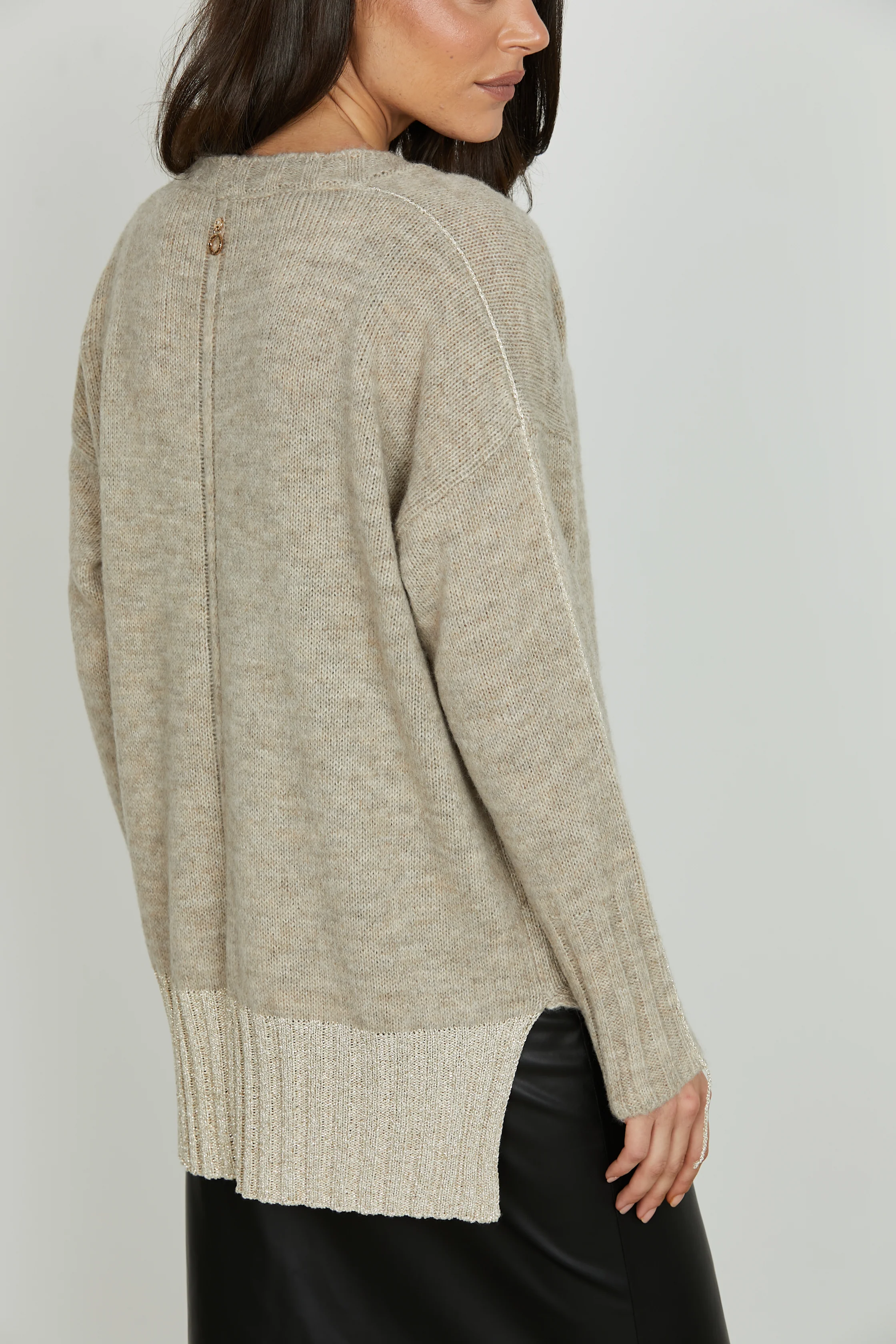 Cardigan CERIGO manica lunga scollo v con bottoni più spacchi fondo più detagli lurex - Image 4