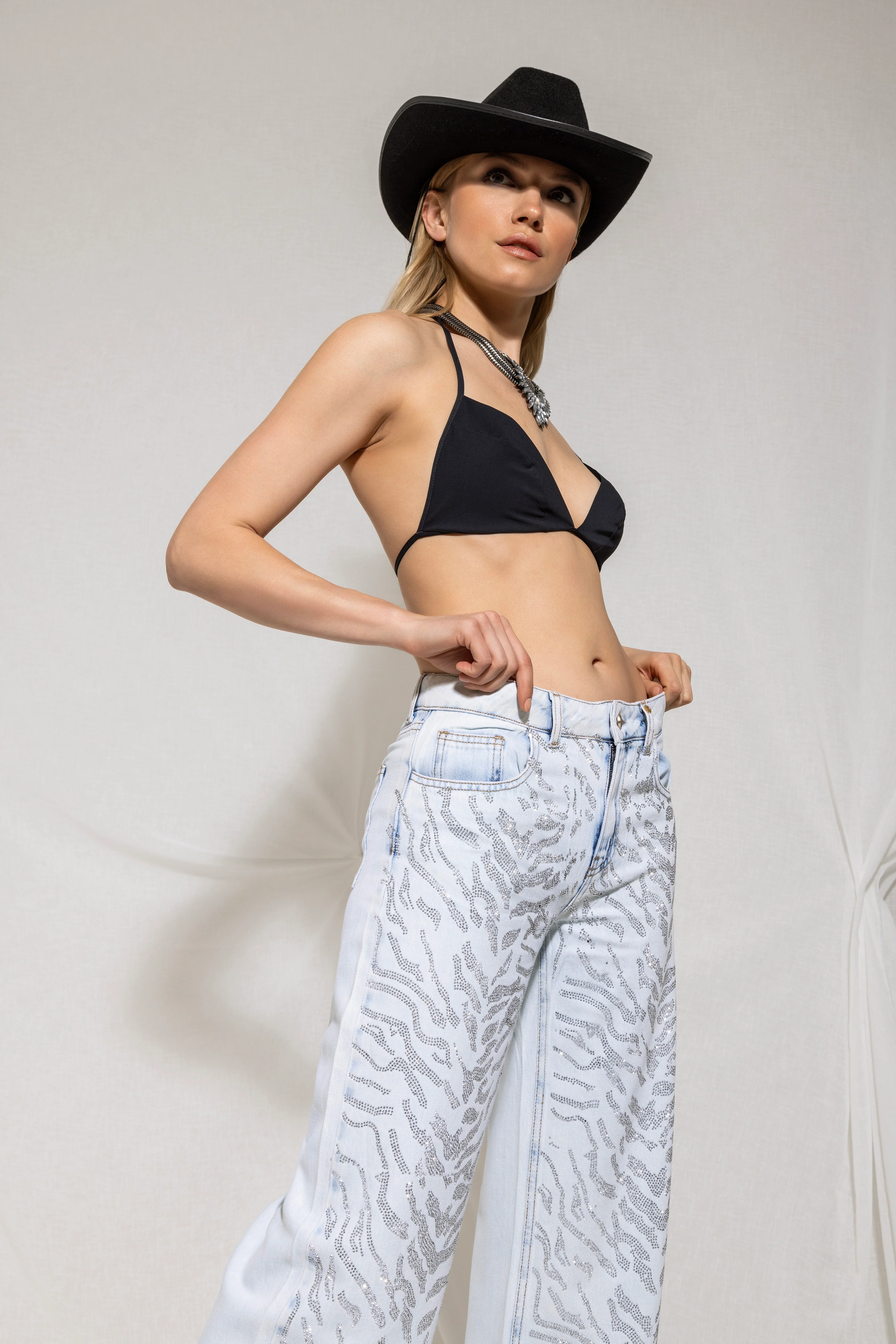 Jeans ELLELONG_24 V.Media con Strass Animalier Straight Fit L.Bleach Denim - Image 6