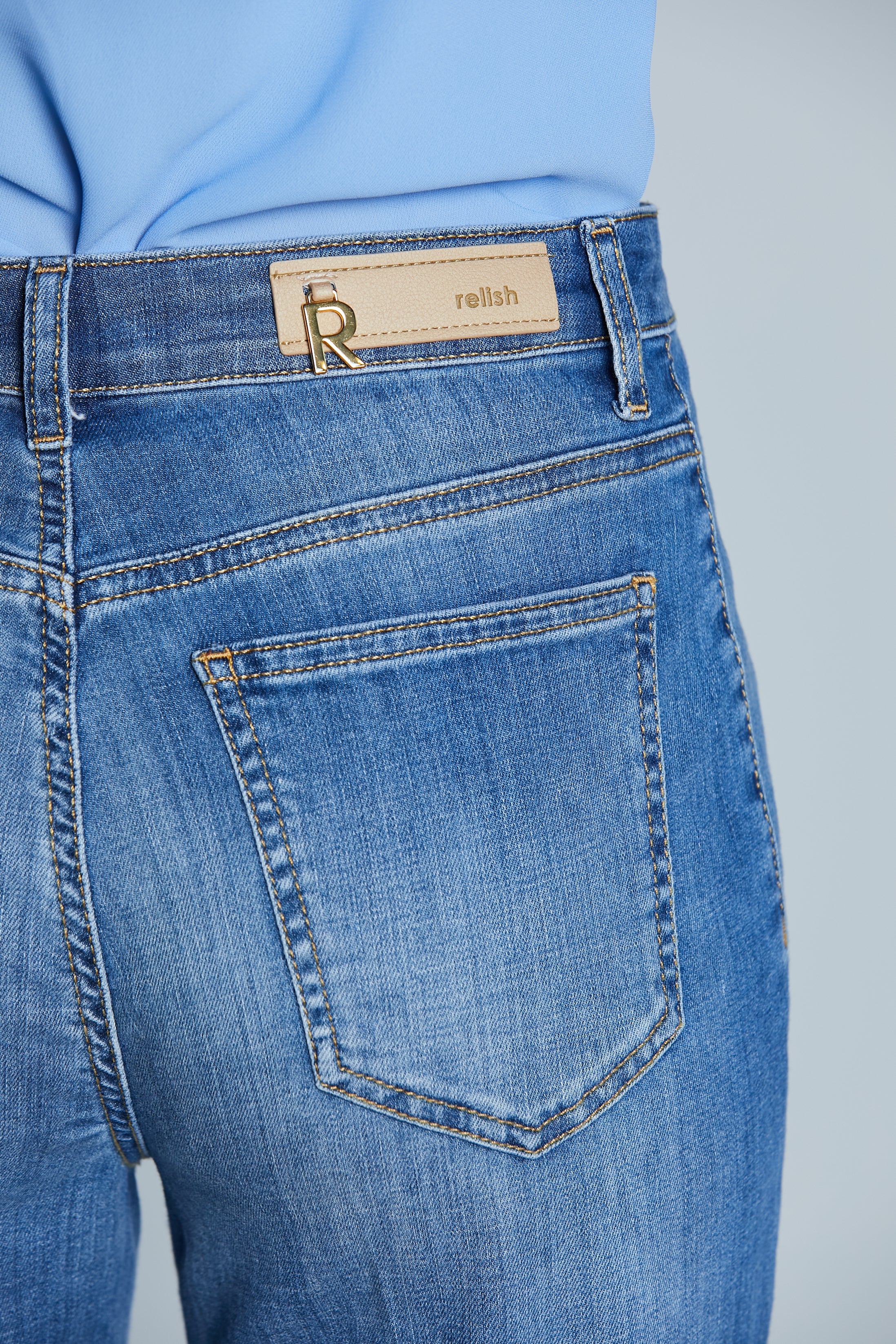 Jeans PALENCIA V.Alta Palazzo con Passanti Punta più Dettaglio Bottoni Denim - Image 5