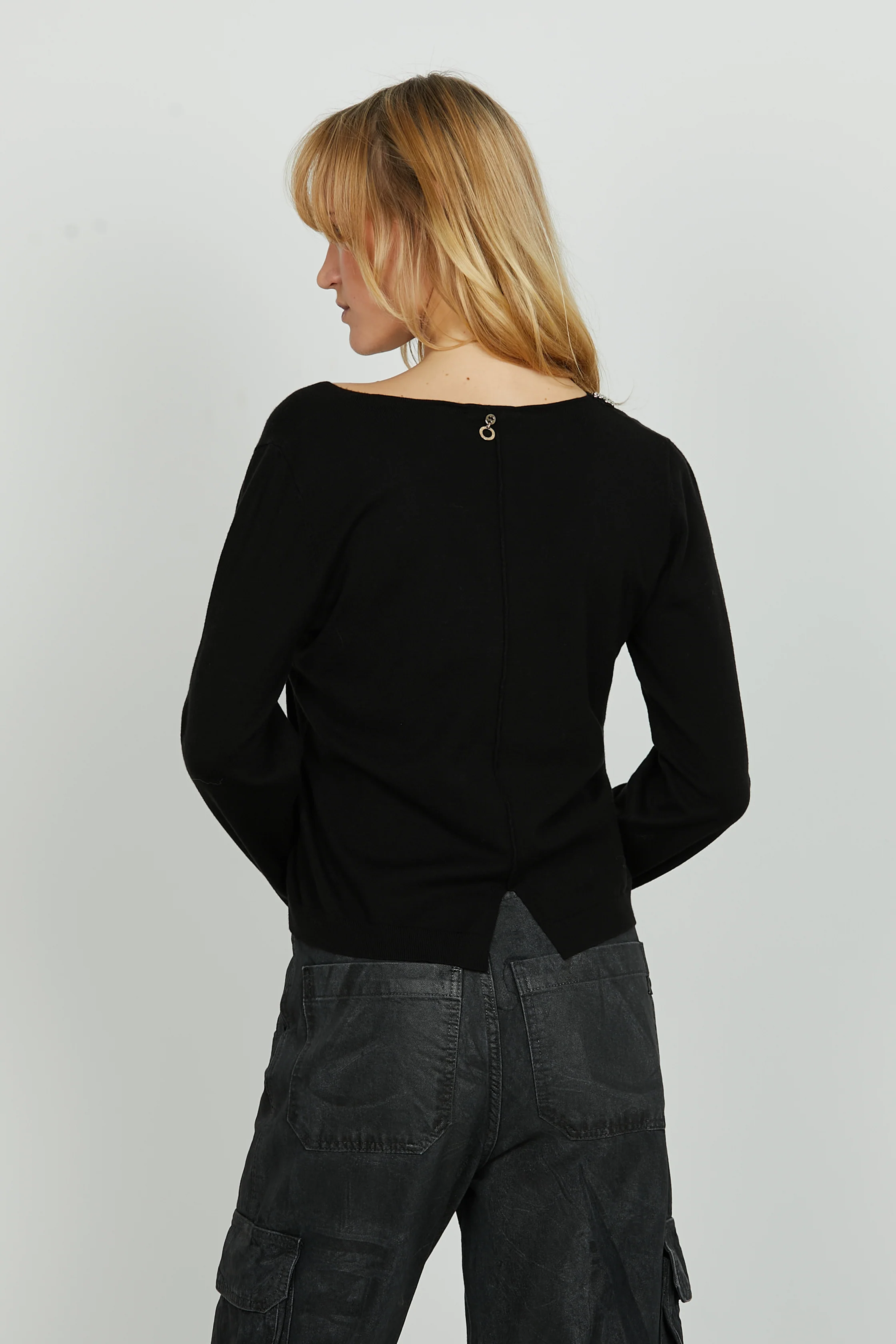 Maglia LEVITA manica lunga scollo v con applicazione perline più strass - Image 3