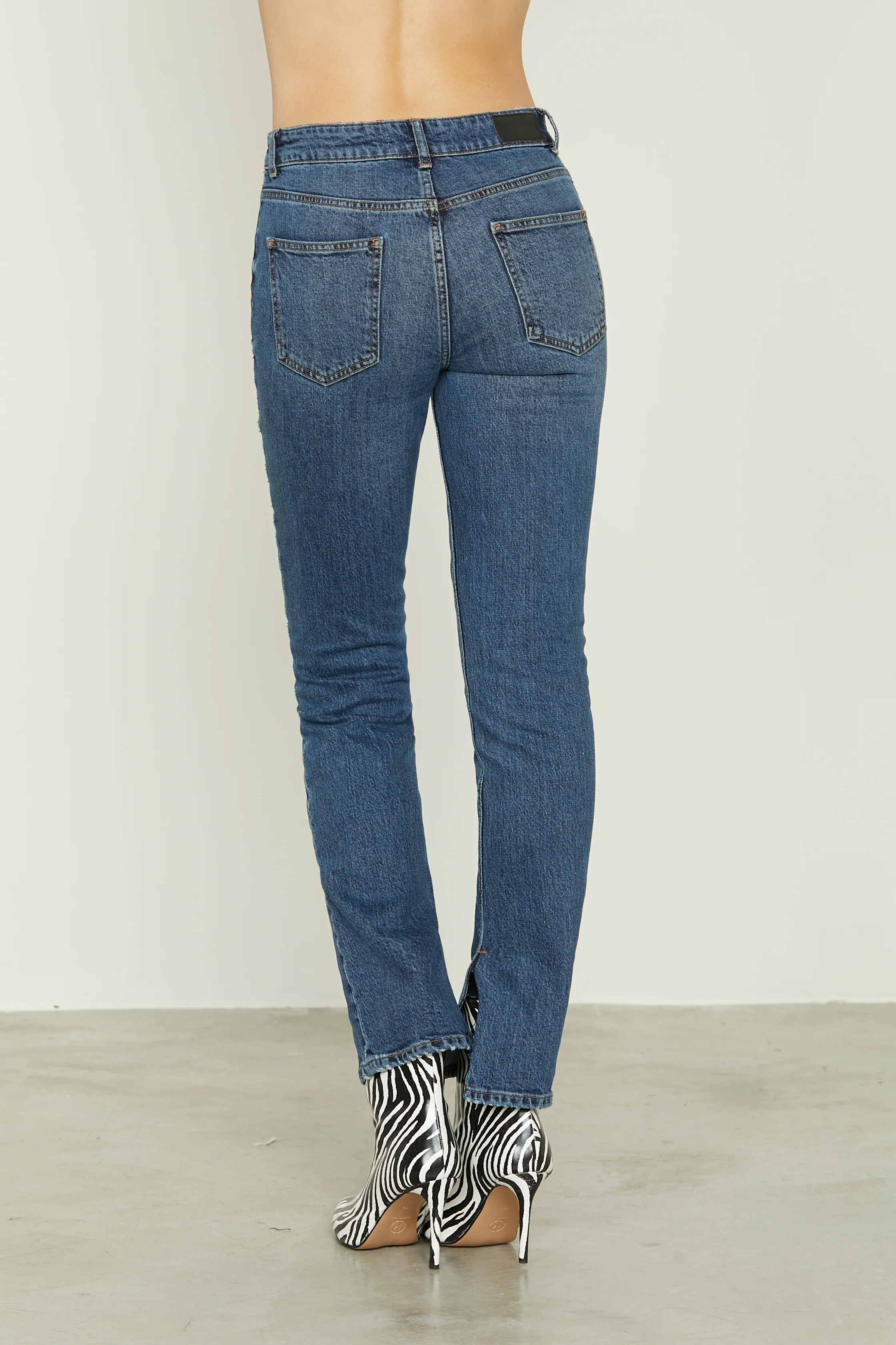 Jeans AILEEN vita alta crop 5 tasche con spacchetti fondo più rotture denim - Image 3