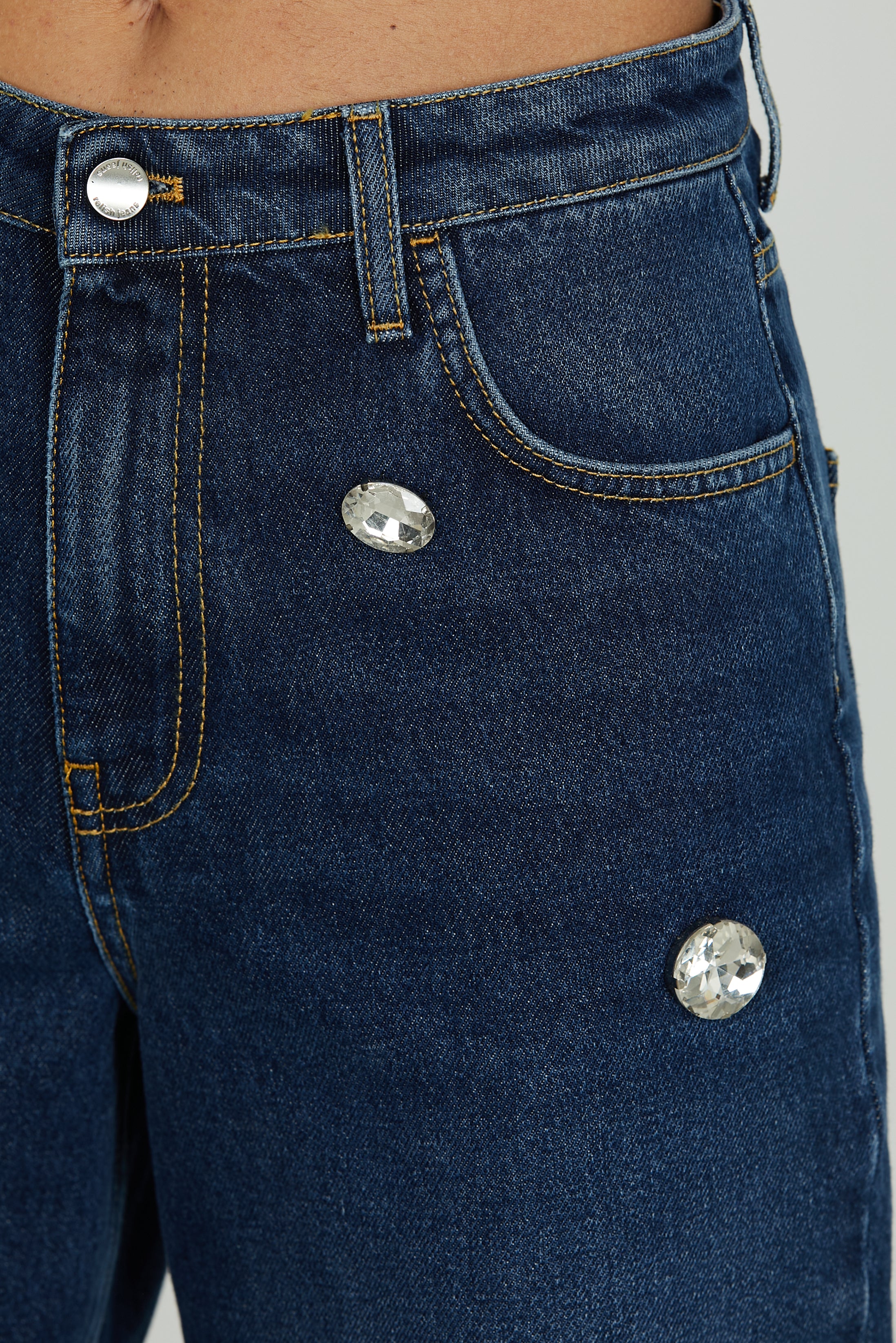 Panta CARLA_23 vita media 4 tasche con pietre strass baggy fit blue denim - Image 5