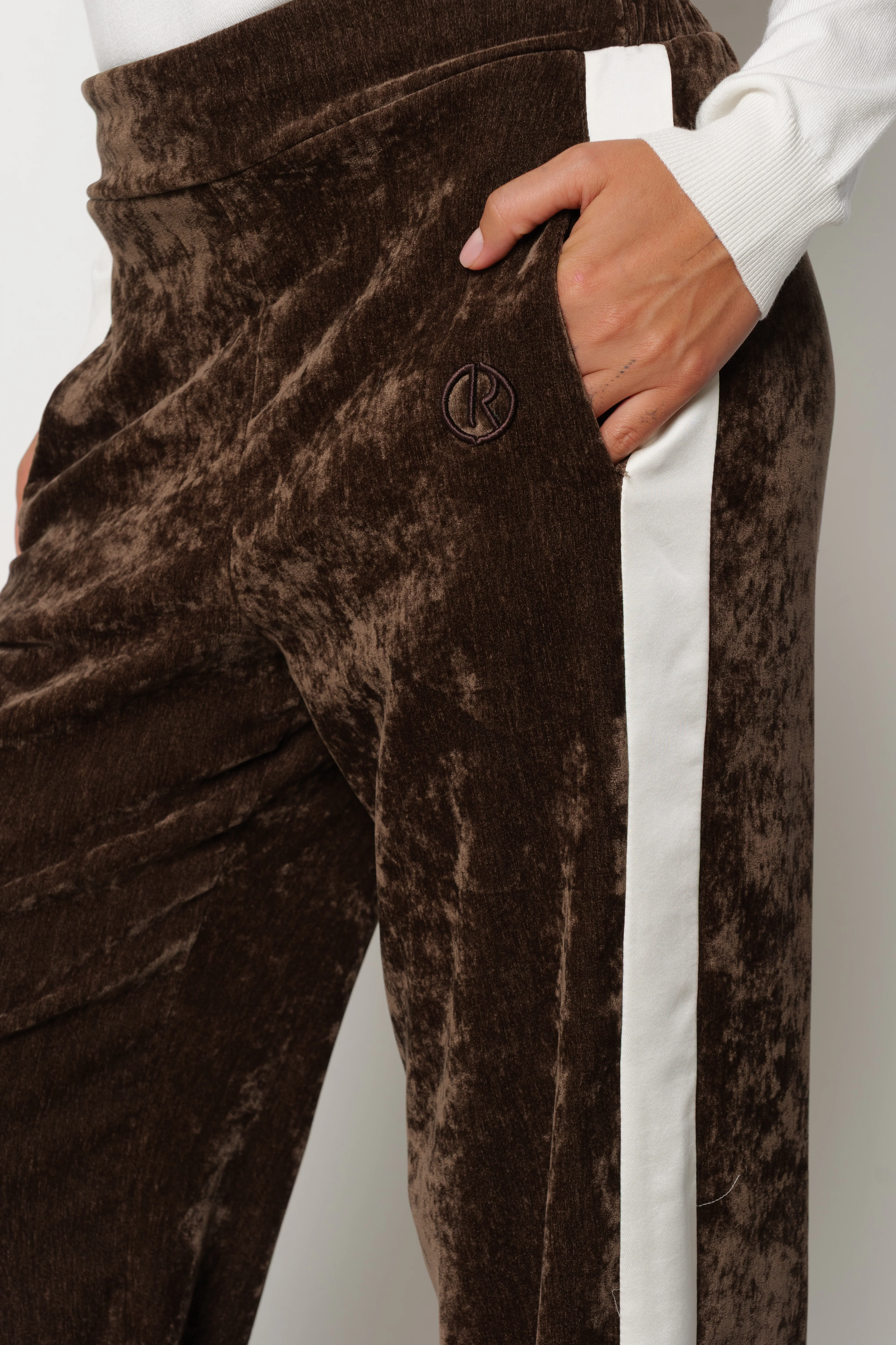 Pantalone LENOIR in velluto più Ricamo Logo più Bande Laterali - Image 5