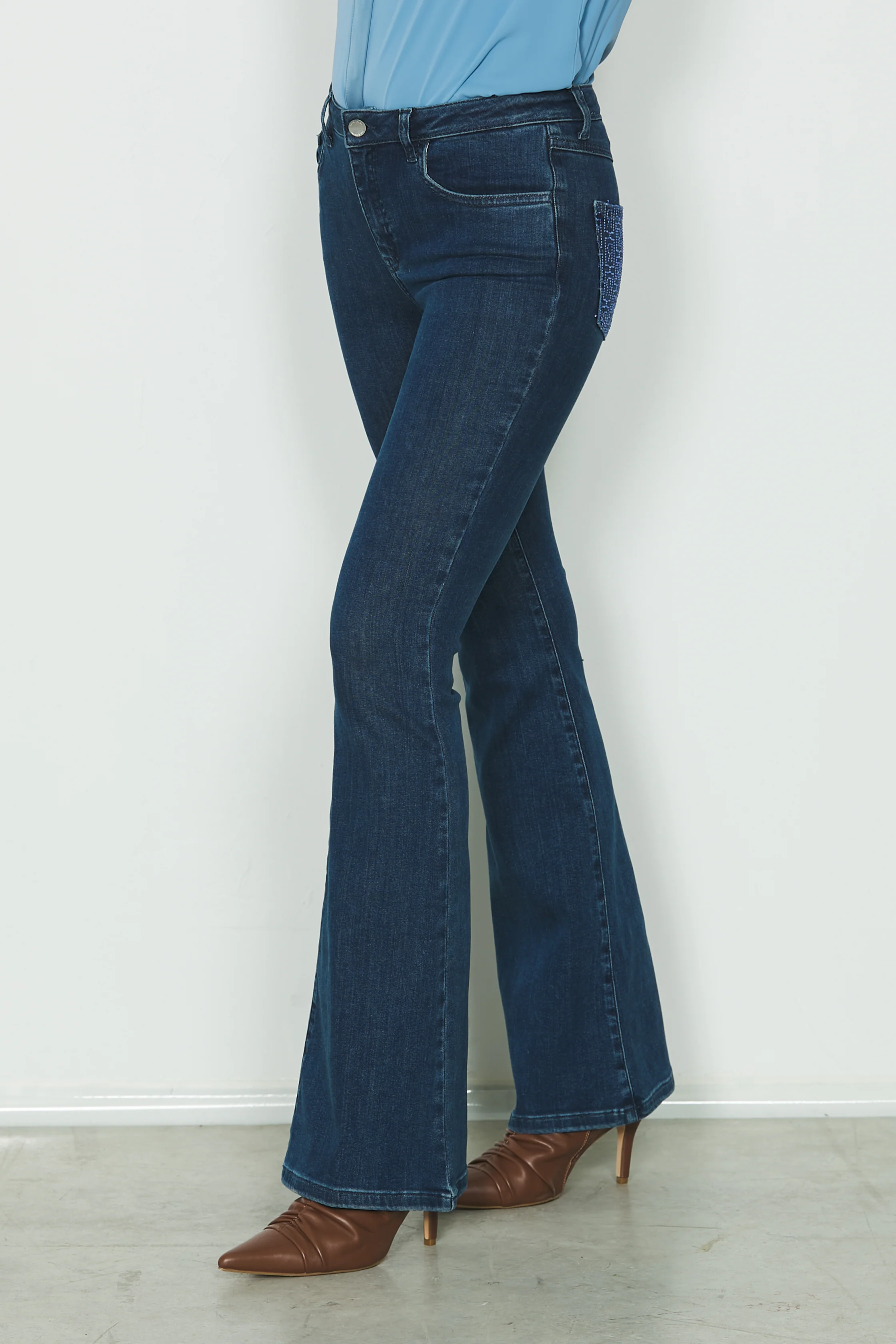 Jeans SCHIFFER_23 vita media 5ts con strass retro flaire fit in blue denim - Image 2
