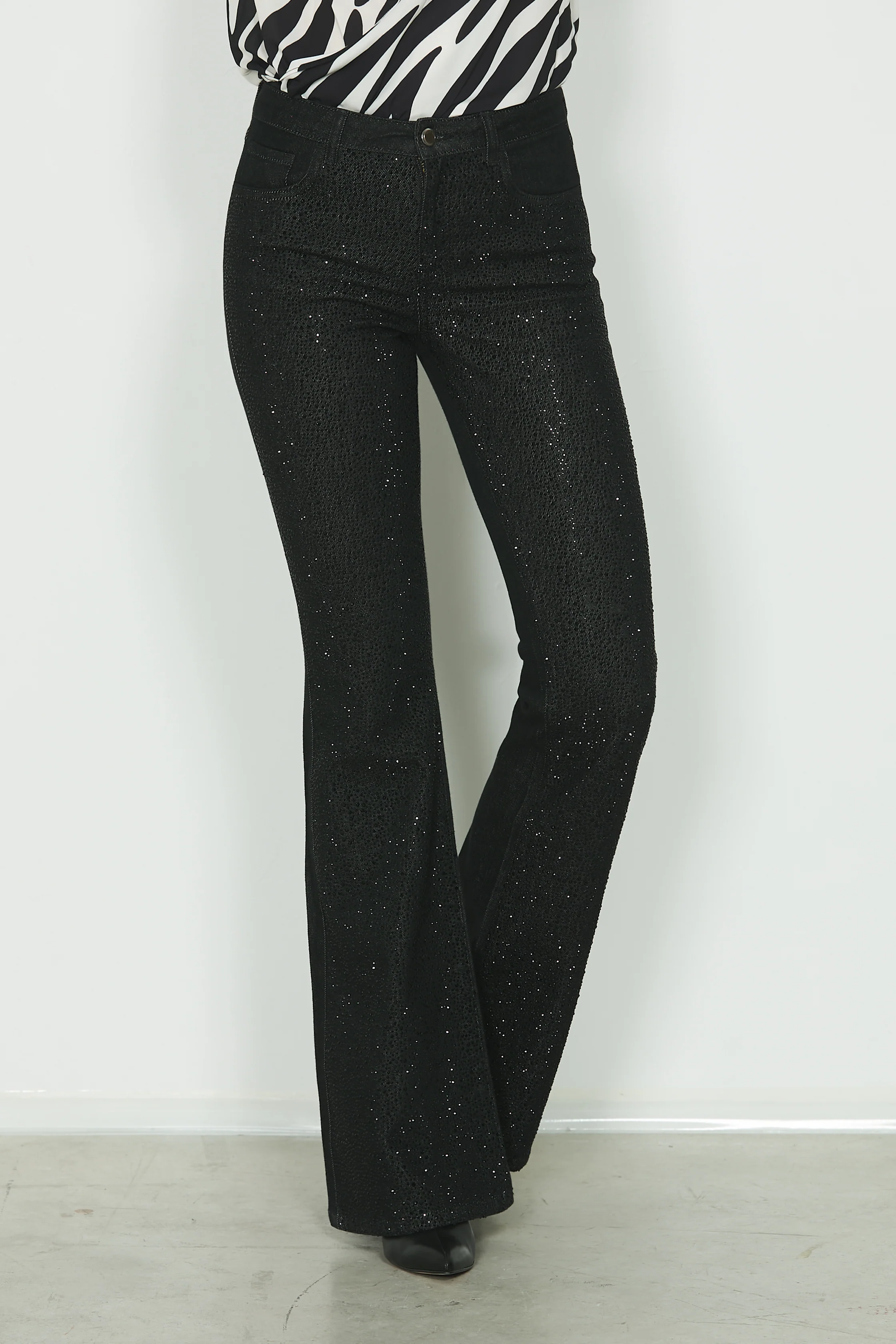 Jeans SCHIFFER_30 vita media 5ts full strass flaire fit denim black