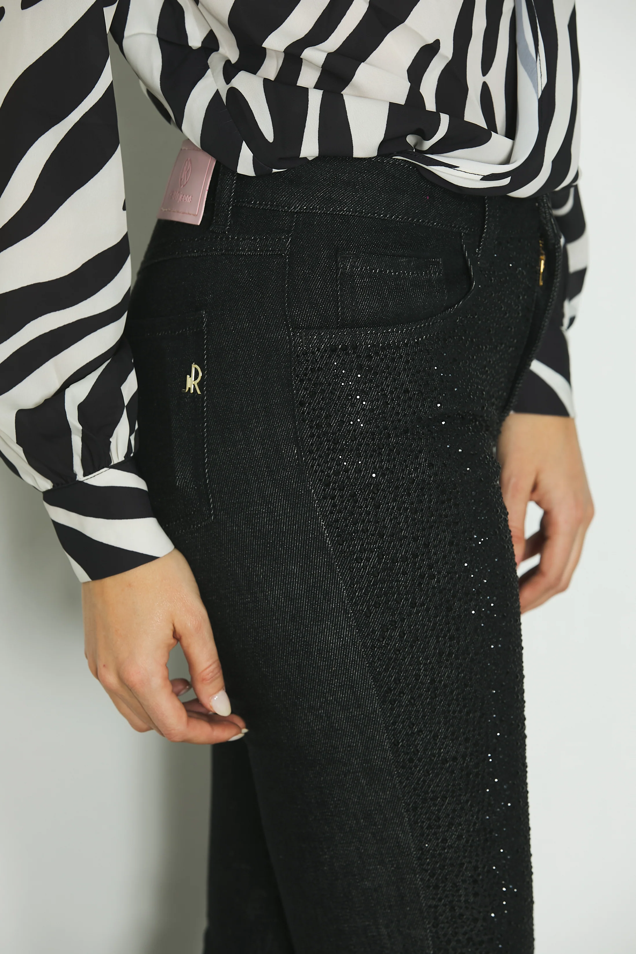 Jeans SCHIFFER_30 vita media 5ts full strass flaire fit denim black - Image 4