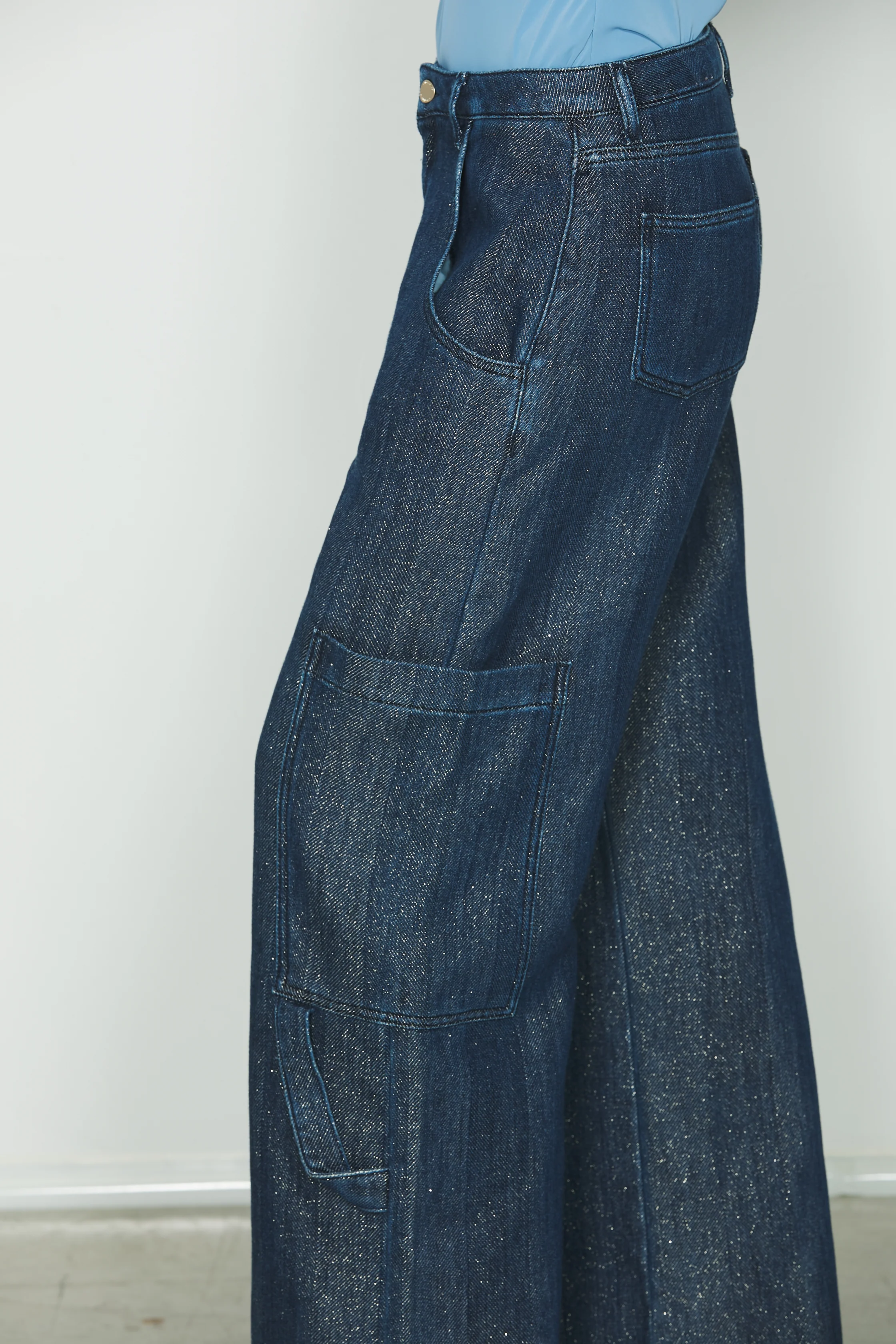 Panta VEGA_20 vita media con tascone cargo fit in blue denim più lurex - Image 5