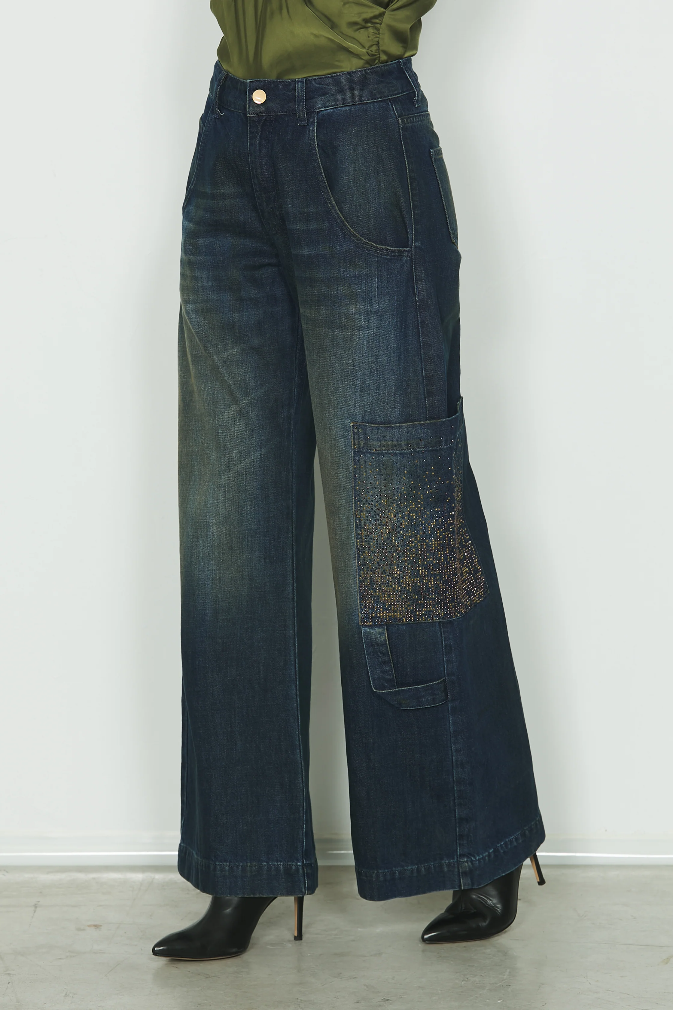 Panta VEGA_21 v.media con tascone più strass più sporcature cargo fit in blue denim - Image 2