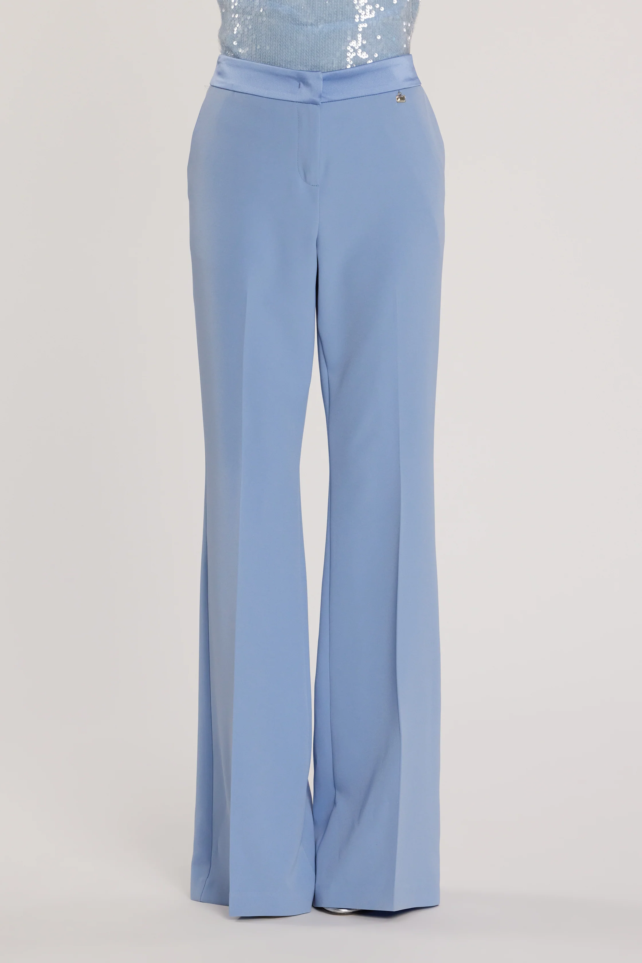 Pantalone BARRINGTON vita alta a zampa con inserti in raso - Image 2
