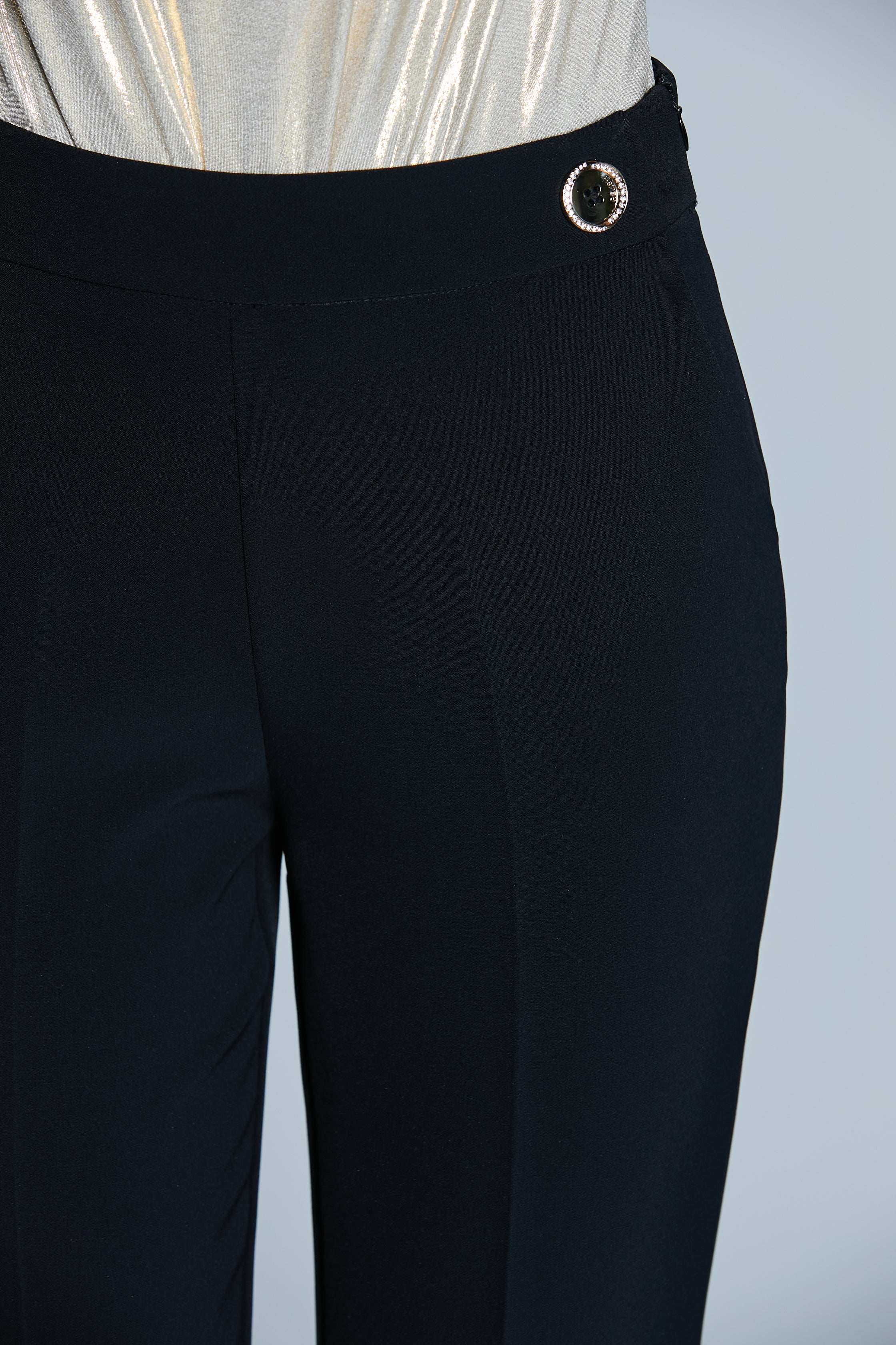 Pantalone CHISEIT Vita Alta Gamba Larga con Bott.Gioiello Strass Su Bustino - Image 5