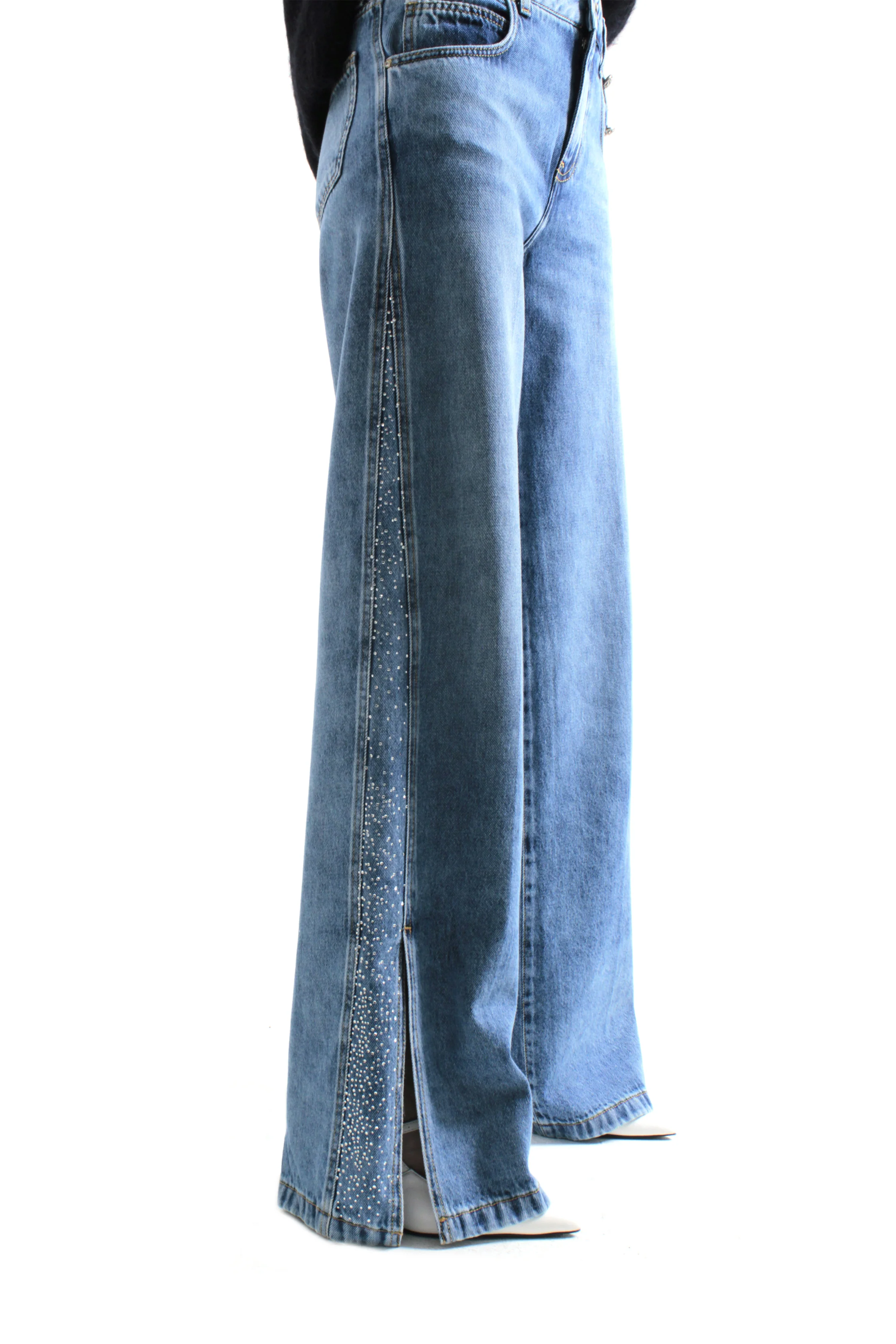 Pantalone ELLESPACK_20 vita media con applicazioni strass più spacchi laterali straight fit denim blu - Image 4