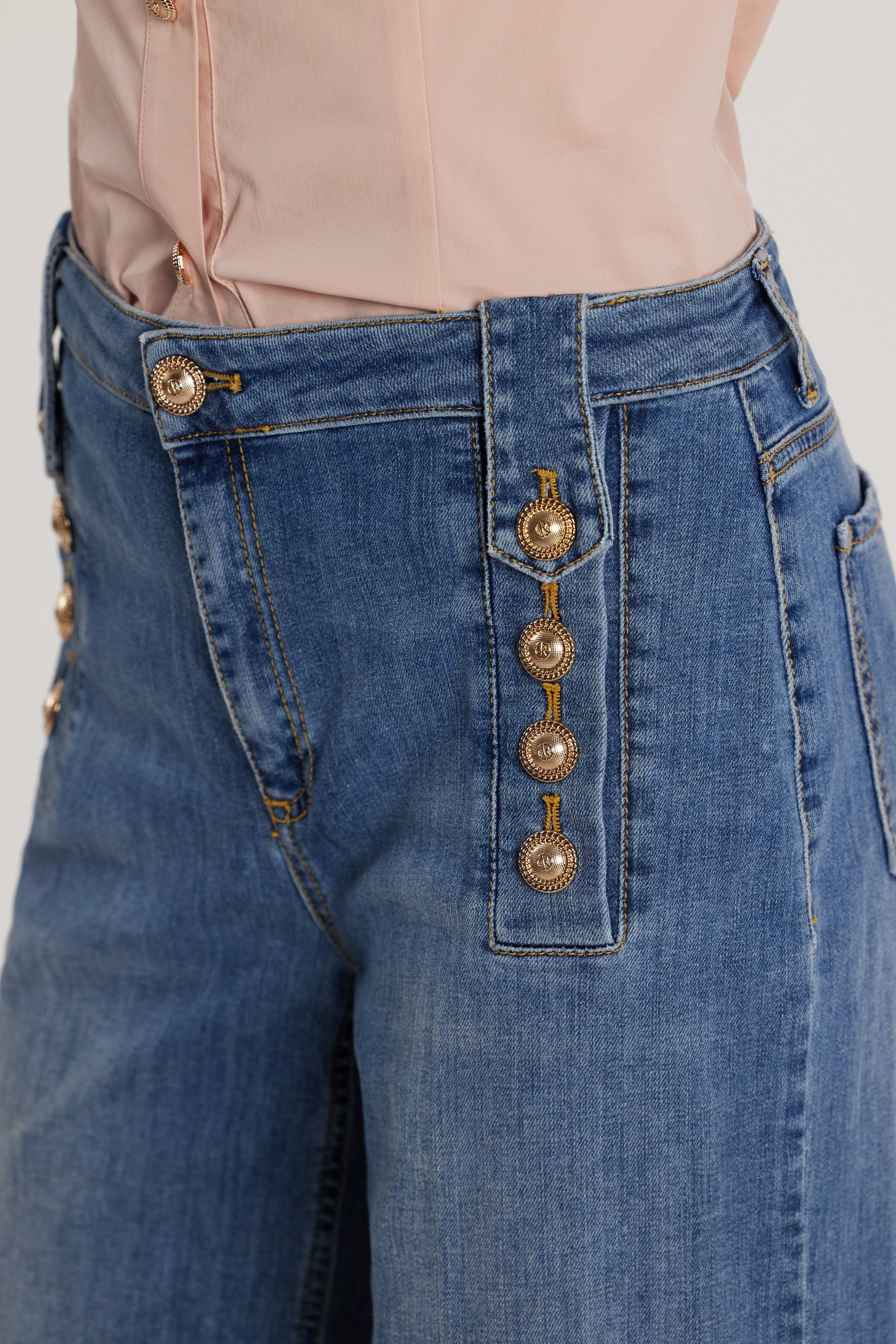 Pantalone PALENCIA_B vita alta palazzo con passanti a punta più dettagli bottoni denim - Image 5