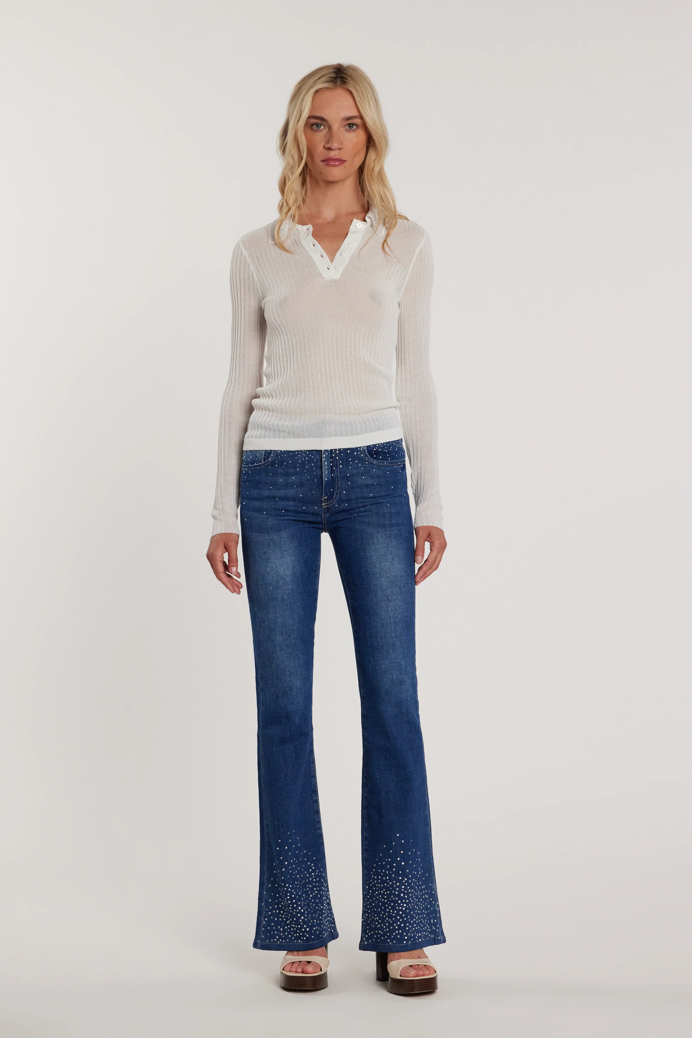Pantalone SCHIFFER_211 vita media cinque tasche con applicazioni strass busto più fondo flaire fit denim blu