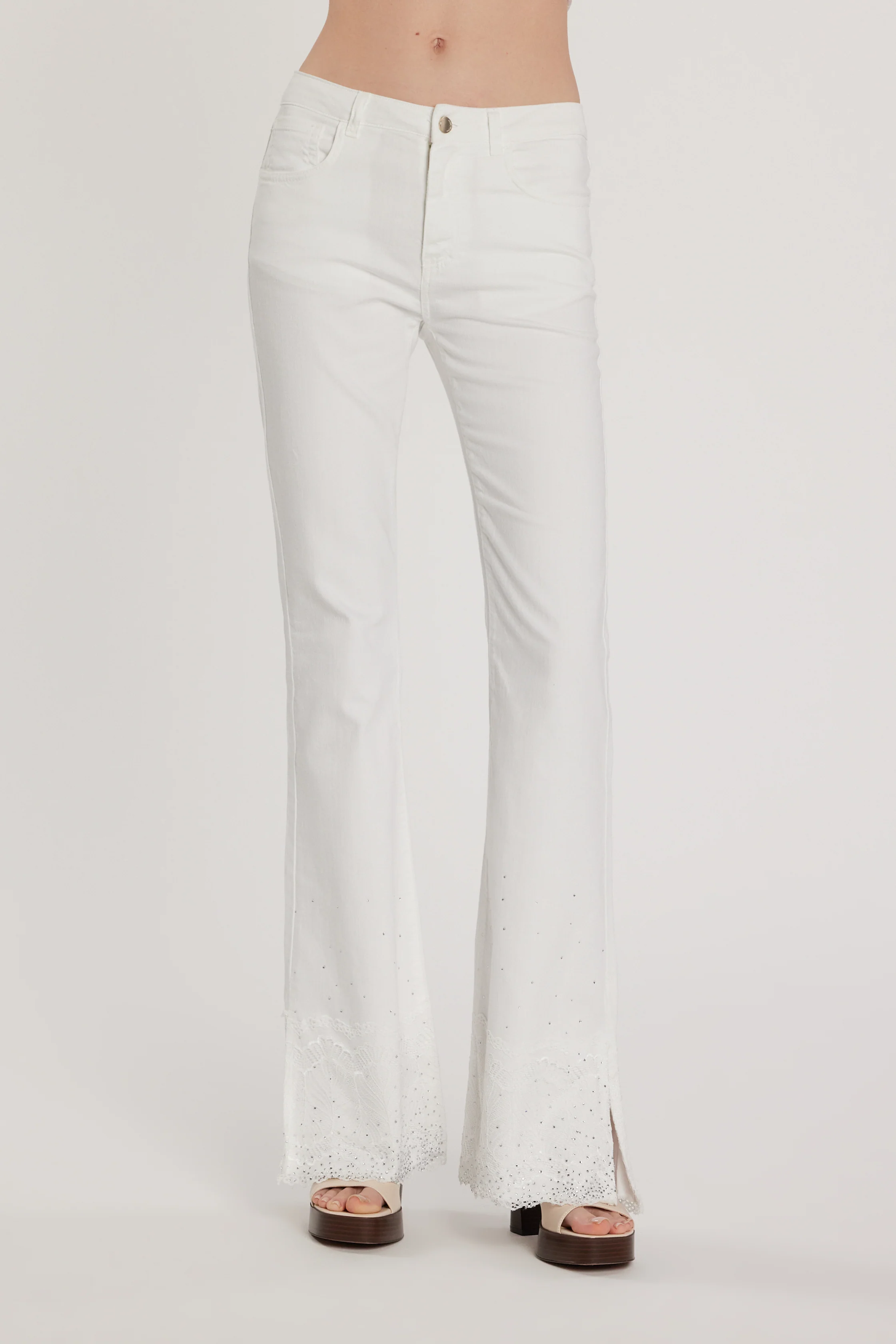 Pantalone SCHIFFERONE_10 vita media cinque tasche con applicazioni più pizzo più spacco laterale flaire fit bull - Image 2