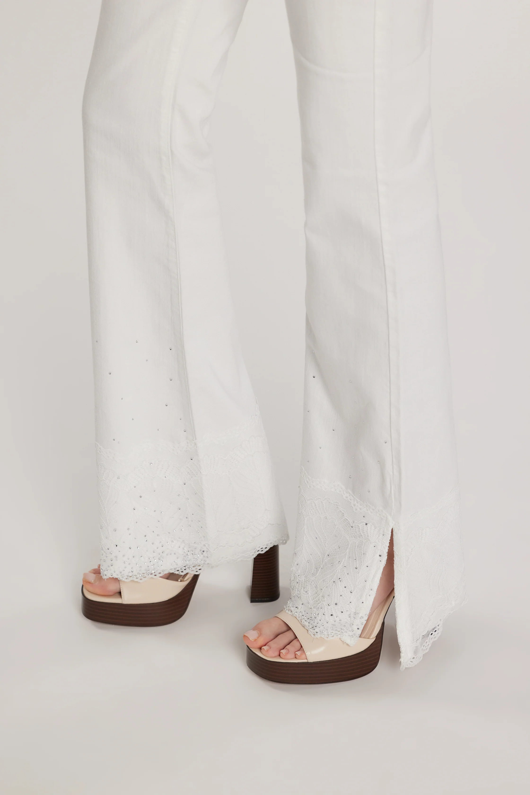 Pantalone SCHIFFERONE_10 vita media cinque tasche con applicazioni più pizzo più spacco laterale flaire fit bull - Image 5