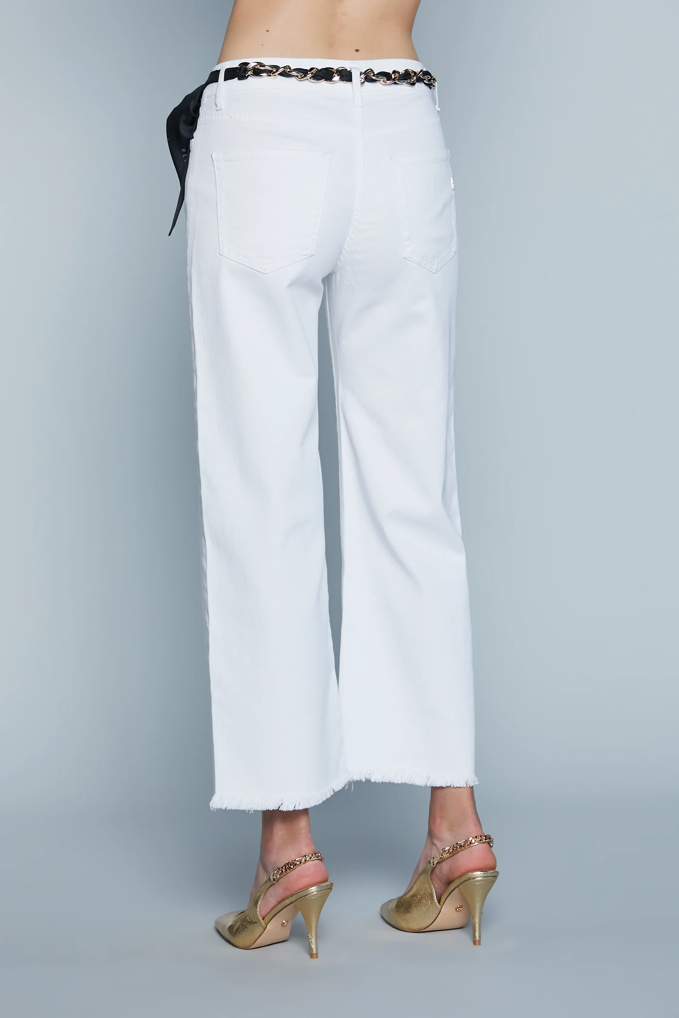 Pantalone VICL_F  Vita Alta Crop 5 Ts Sfrangiato con Cintura Catene più Foulard - Image 4