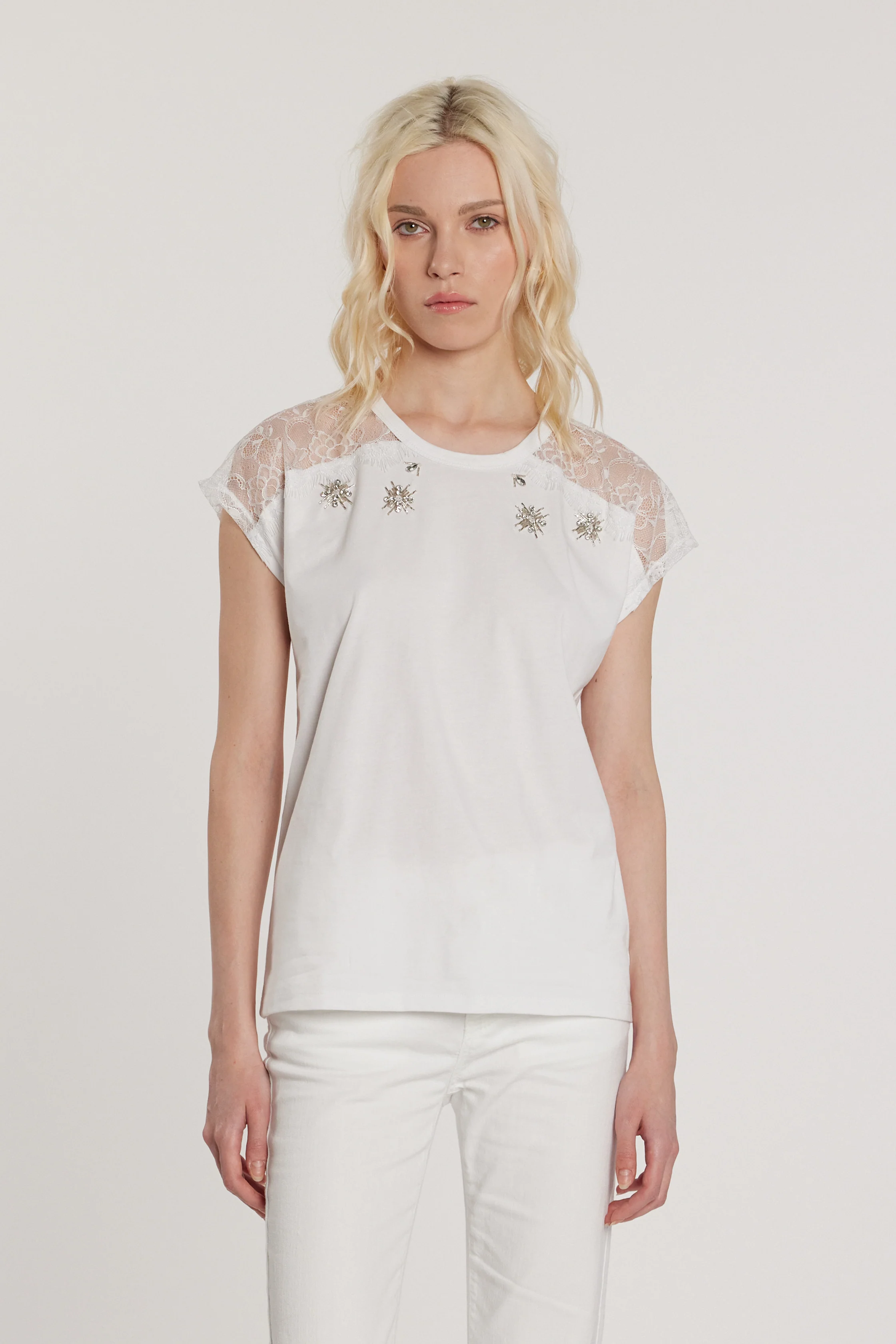 T-Shirt ANNABELLA maniche corte pizzo con applicazioni pietre