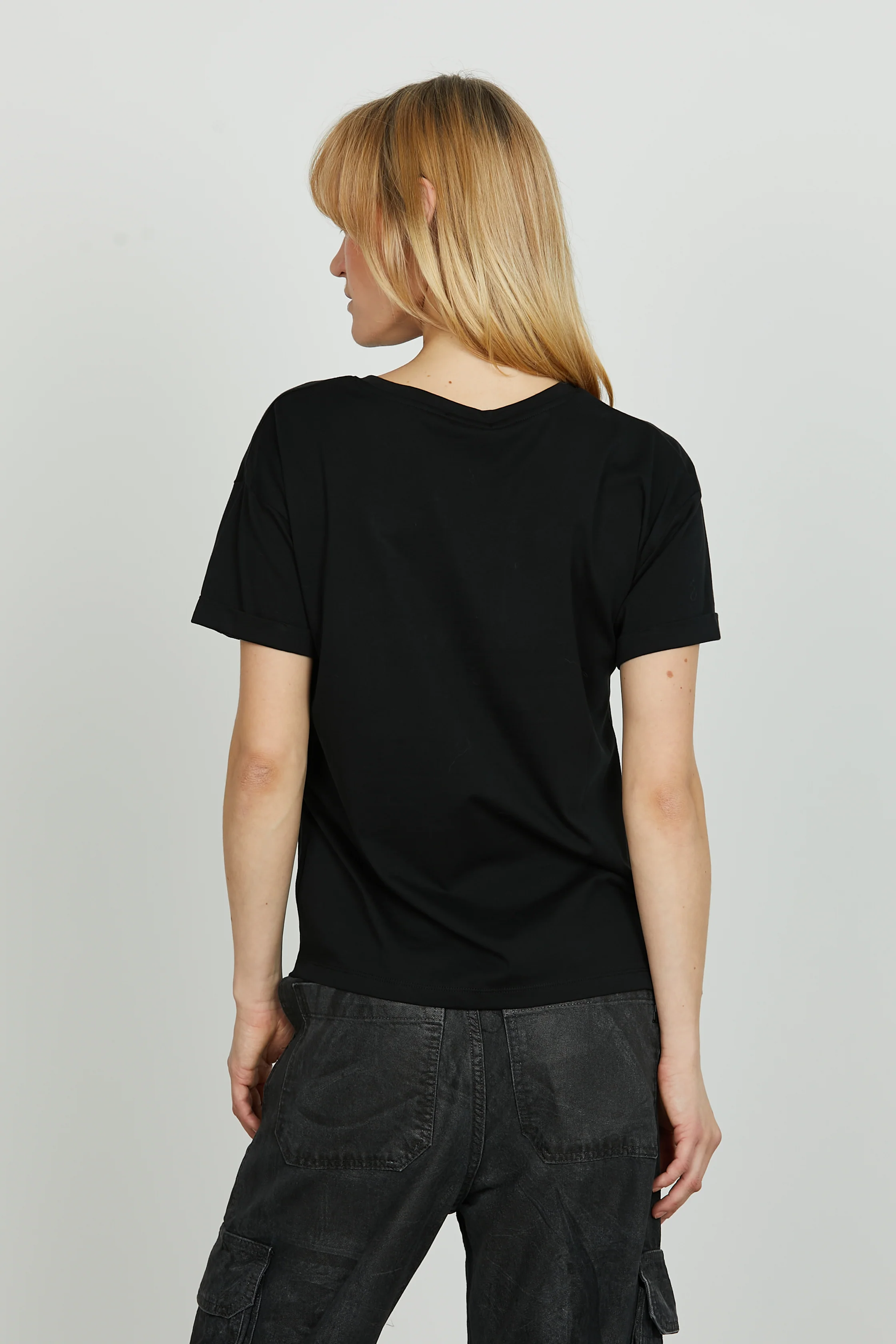 T-shirt LYRA mezza manica v/risvolto più taschino con pietre più strass - Image 3