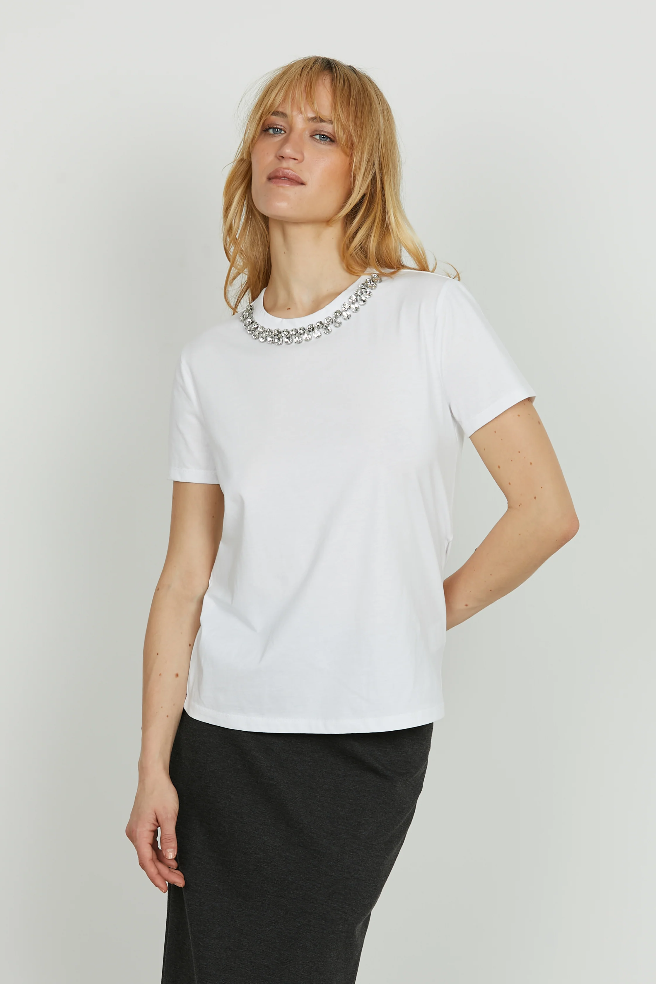 T-shirt RAIOLA mezza manica con pietre strass bordo collo